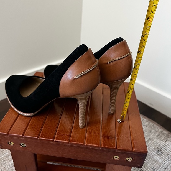 Kenneth Cole Reaction Black and Tan 4 inch heel size 8.5 - Picture 4 of 4